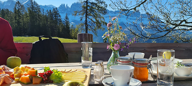 Schutzhaus Tschafon mit Bergler-Frühstück